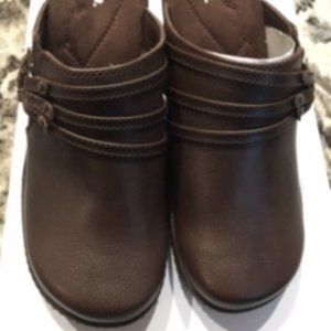 White Mt. Platform Clogs